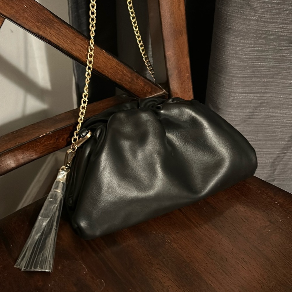 UNDERSTATED LEATHER chain link crossbody bag